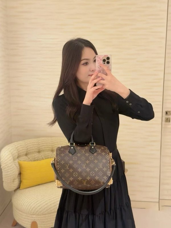 모노그램 숄더백 001-245731