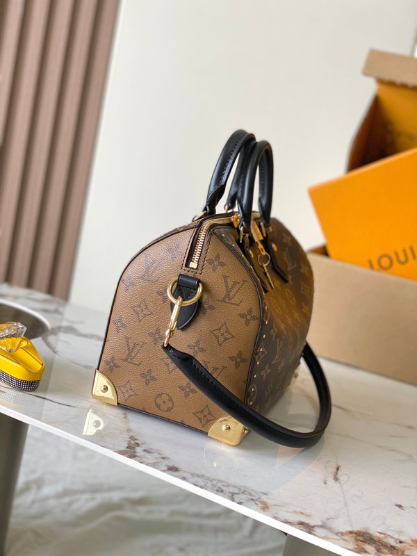 클래식 모노그램 토트백 001-245733
