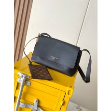 클래식 블랙 체인 미니 백 001-245736