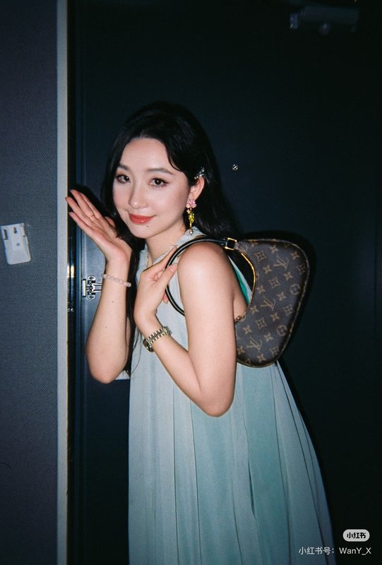 루이비통 클래식 모노그램 숄더백 001-245793
