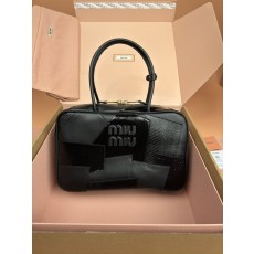 보우 파이딩 가죽 숄더백 001-245847