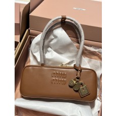 미우미우 신상 여성 핸드백 001-245906
