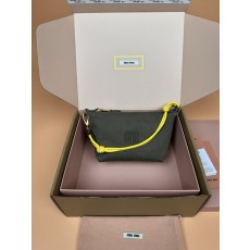 나파 가바딘 텍스처 자수 로고 드로스트링 미니백 001-245921