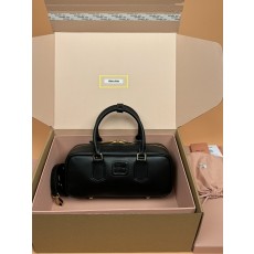아르카디 소가죽 미디엄 볼링백 001-245934