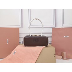M 브랜드 빈티지 스타일 소가죽 숄더백 001-245943