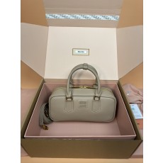 아르카디 소가죽 미디엄 볼링백 001-245944