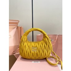 미우미우 스웨이드 핸드백 001-245961