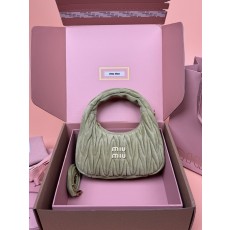원더 마텔라세 스웨이드 호보 백 001-246074
