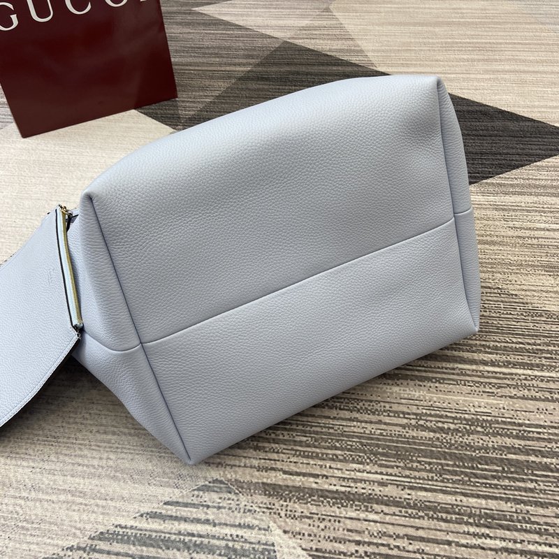 구찌 신상 라이트블루 토트백 001-246174