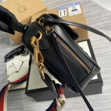 구찌 클래식 더블 G 엠보싱 블랙 핸드백 001-246421