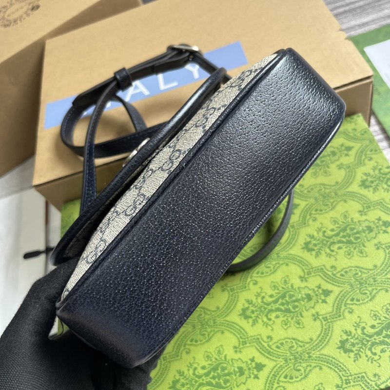 구찌 클래식 모노그램 블루 카메라백 001-246439
