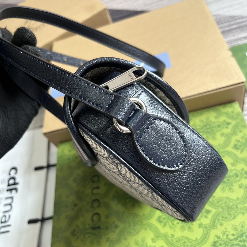 구찌 클래식 모노그램 블루 카메라백 001-246439
