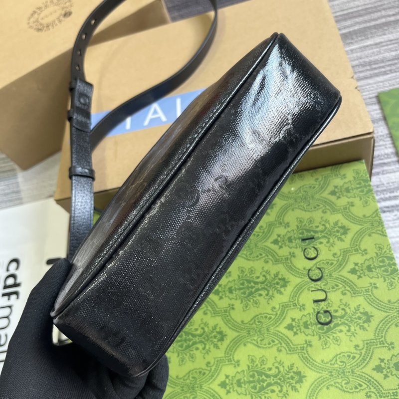 구찌 크리스탈 장식 블랙 핸드백 001-246493