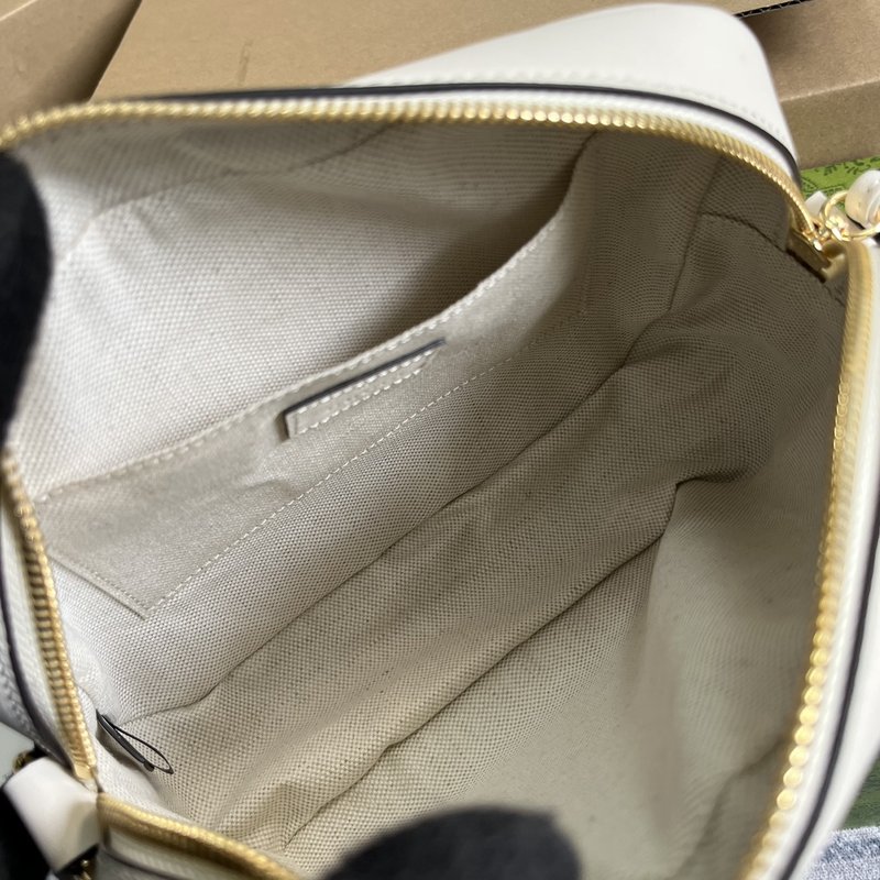 구찌 화이트 엠보싱 로고 핸드백 숄더백 001-246546