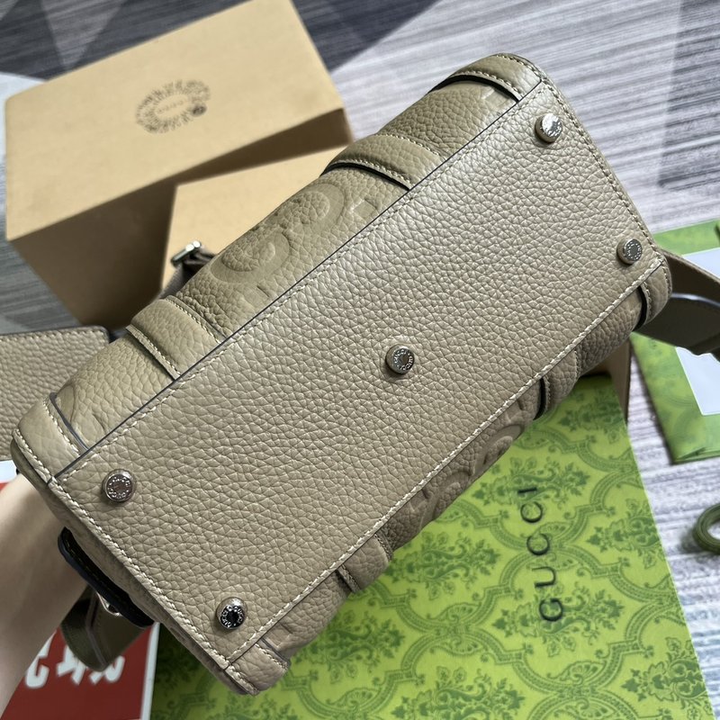 구찌 그레이 리치 엠보스 핸드백 001-247080