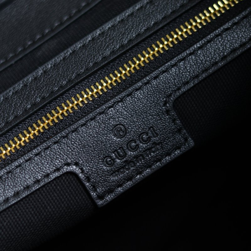 구찌 오리지널 엠보싱 가죽 토트백 001-247149
