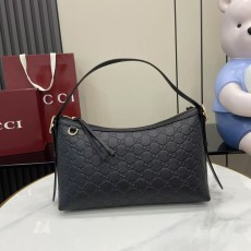 구찌 GG 엠보스 레더 숄더백 001-247256