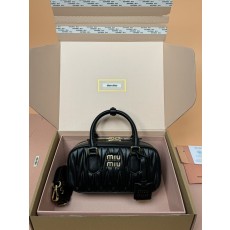 아케디 마텔라세 양가죽 스몰 볼링백 001-247384