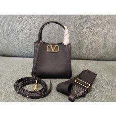 발렌티노 그레인드 레더 VLOGO 핸드백 001-247446
