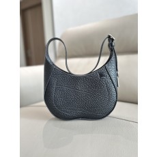 다니엘 리 그레인 카프스킨 B 버클 숄더백 001-247774