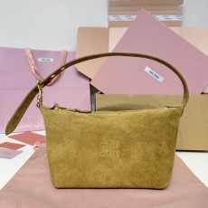 스웨이드 Miu 엠보 로고 도시락백 001-248400