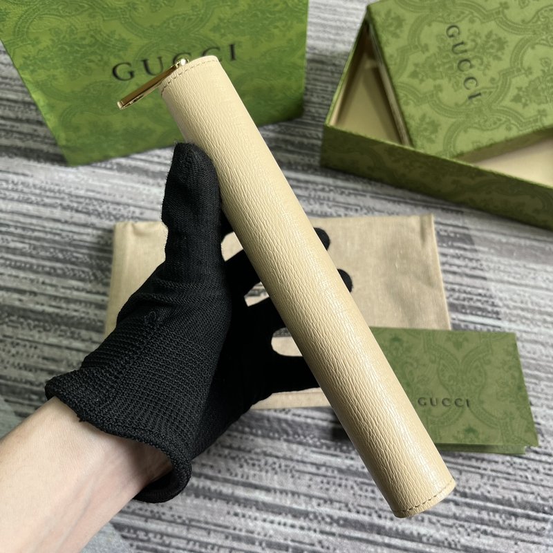 구찌 크림 베이지 여성 클러치백 001-248460