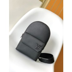 루이비통 파일럿 숄더백 001-248718