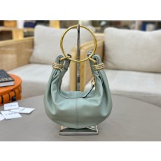 클로에 신상 메탈 팔찌 핸들백 001-249664
