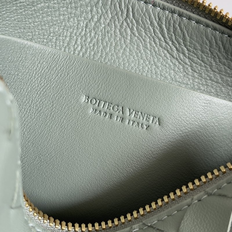 BV 신상 미니 콘서트 파우치 001-249975