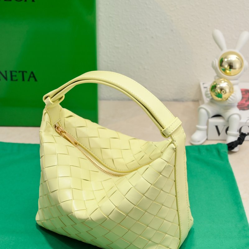 보테가 베네 인트레치아토 양피 도시락백 001-249985