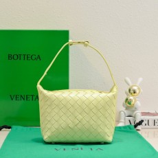 보테가 베네 인트레치아토 양피 도시락백 001-249985