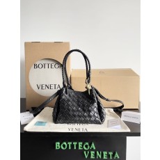 보테가 베네타 블랙 인트레치아토 핸드백 001-250043