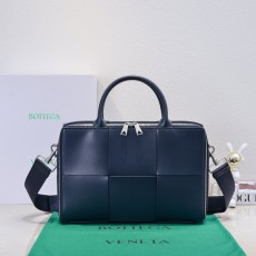 보테가 베네타 남성용 브레이드 브리프케이스 001-250126