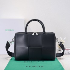 보테가 베네타 남성용 인트레치아토 브리프케이스 001-250133