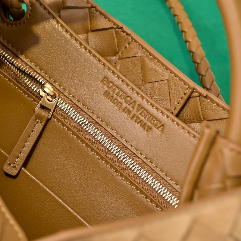 안디아모 웨이브 백 양가죽 데일리백 001-250204
