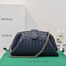 BV 인트레치아토 램스킨 체인 클러치백 001-250351