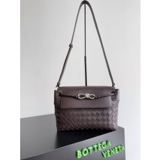 남성 안디아모 스몰 버클 숄더백 다크브라운 001-250388