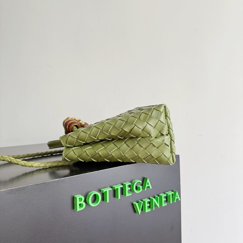 BV 안디아모 인트레치아토 핸드백 001-250763