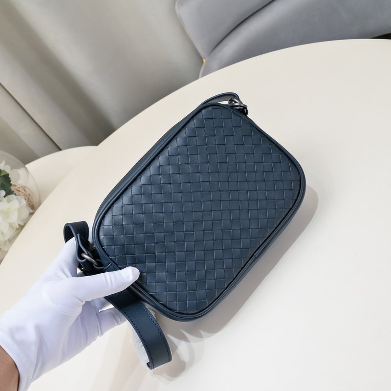인트레치아토 송아지 가죽 숄더백 001-250871