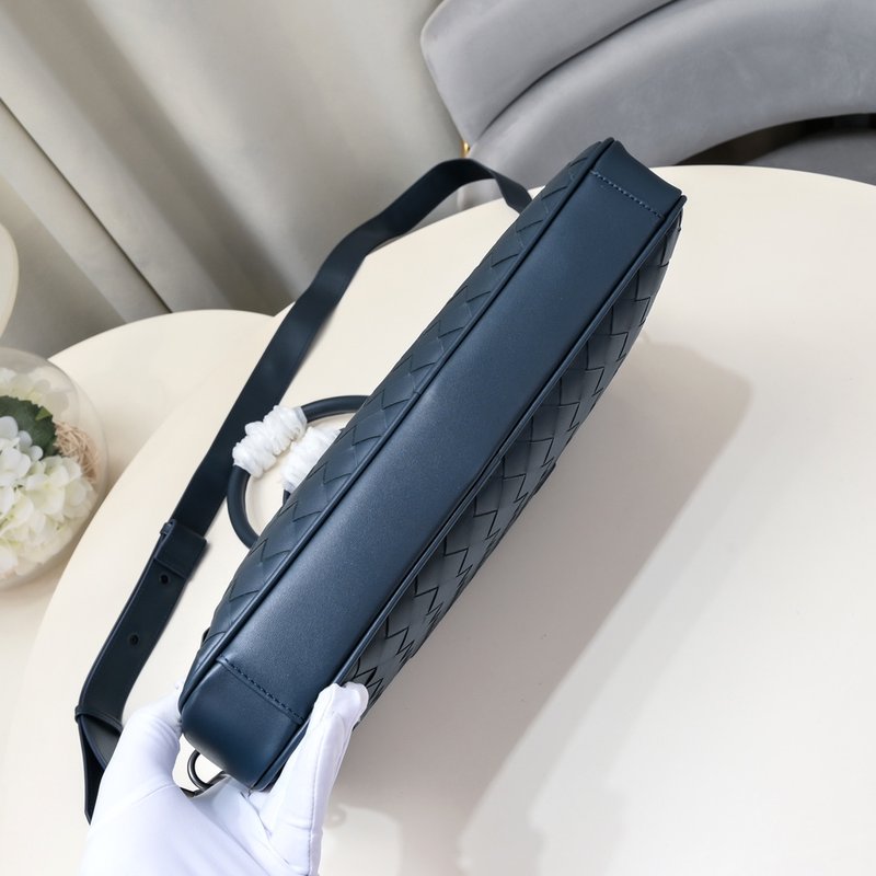 블루 인트레치아토 송아지 가죽 서류가방 001-250874