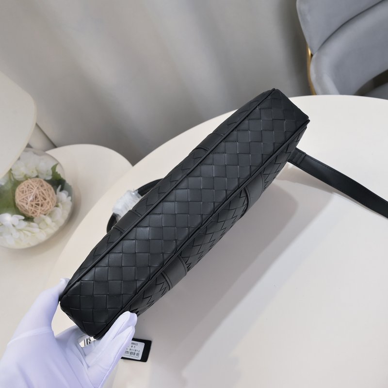 인트레치아토 블랙 왁스 카프스킨 브리프케이스 001-250875