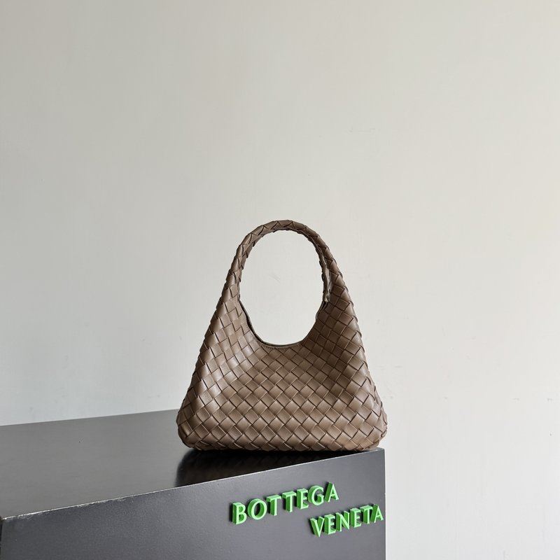 보테가 베네타 웨이브 스트랩 숄더백 001-250989
