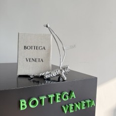 보테가 베네编织小猫挂饰 001-251063