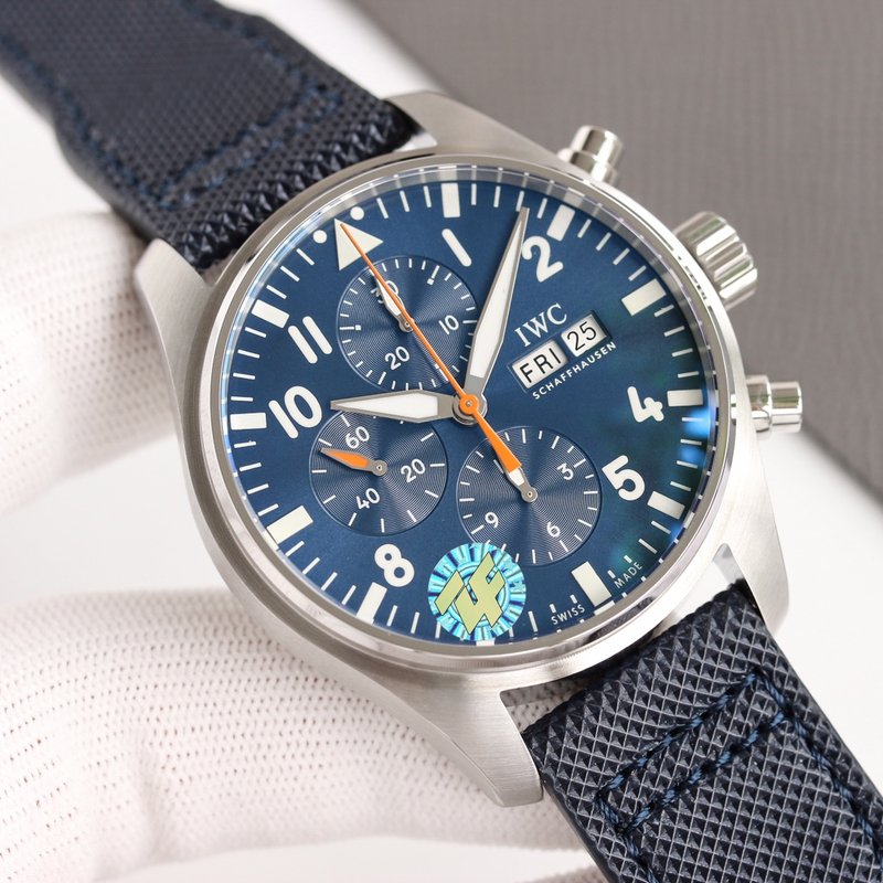 IWC 파일럿 크로노그래프 클래식 복각 시계 001-251311