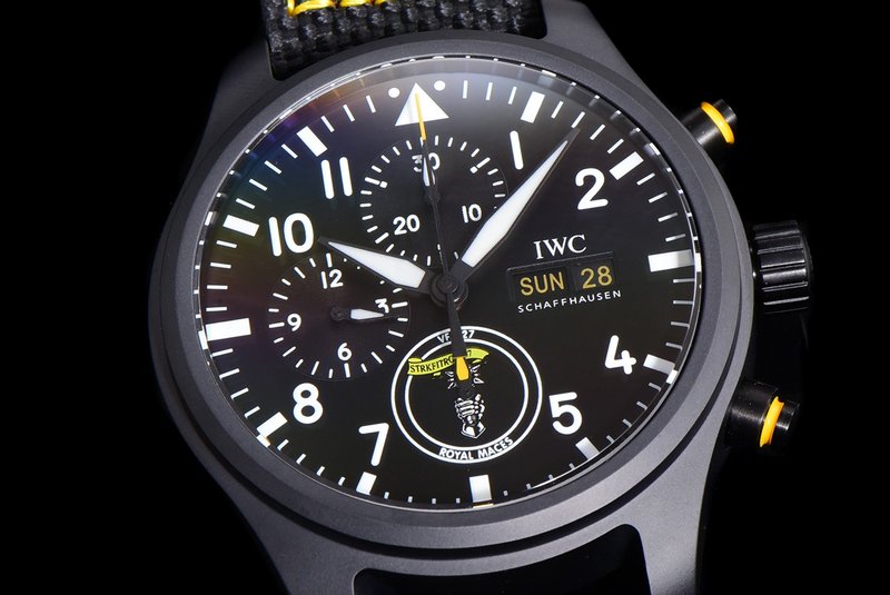 IWC 파일럿 세라믹 크로노그래프 시계 001-251358