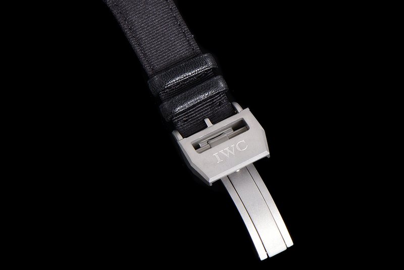 IWC 파일럿 세라믹 크로노그래프 시계 001-251369