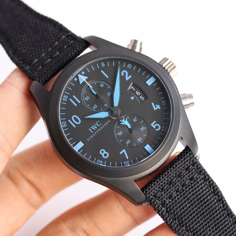 IWC 파일럿 시리즈 오토매 크로노그래프 시계 001-251382