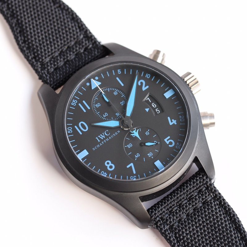 IWC 파일럿 시리즈 오토매 크로노그래프 시계 001-251382