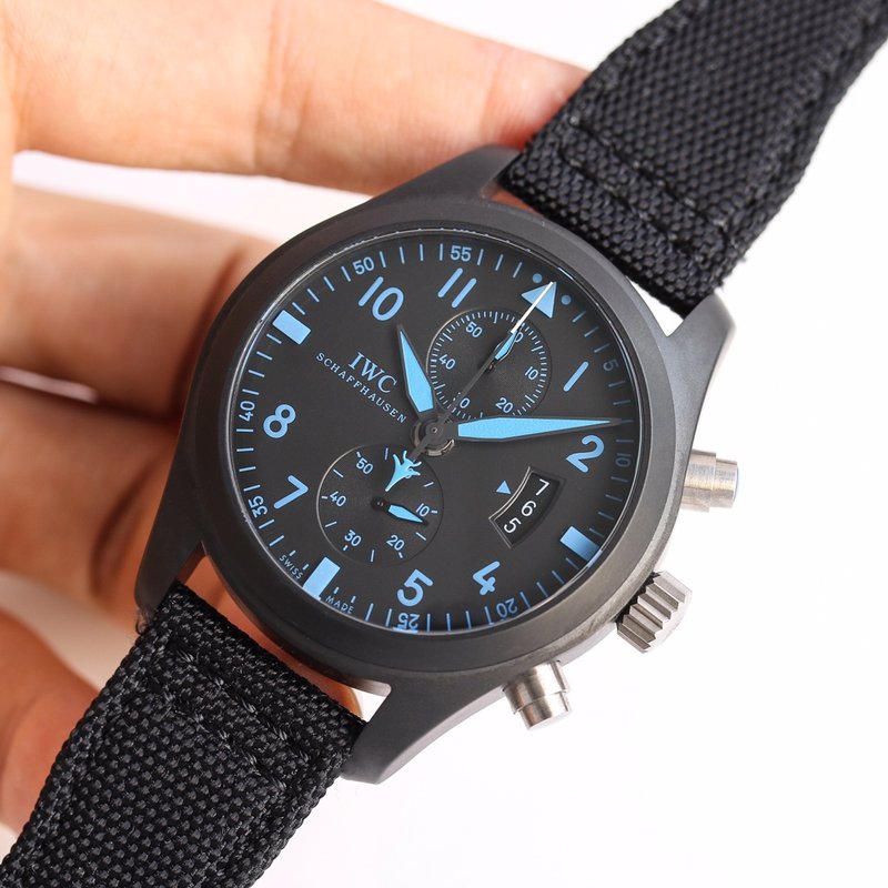 IWC 파일럿 시리즈 오토매 크로노그래프 시계 001-251382