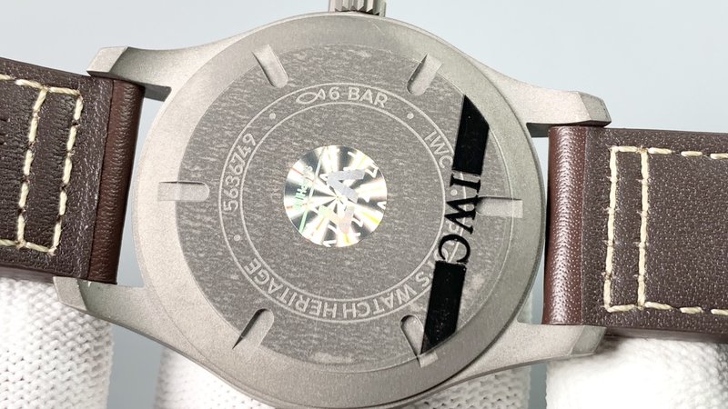 IWC 파일럿 마크 시리즈 빈티지 티타늄 케이스 시계 001-251410